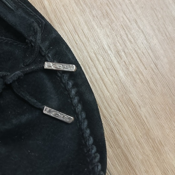 UGG women’s black fur lined moccasins size 7 - Picture 6 of 8